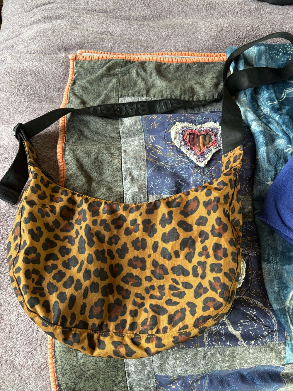 Leopard Cheetah Print BAGGU med crescent.